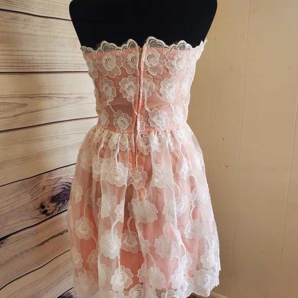 🆕️ XTaren Peach Dress with Lace Overlay/B - Picture 4 of 5